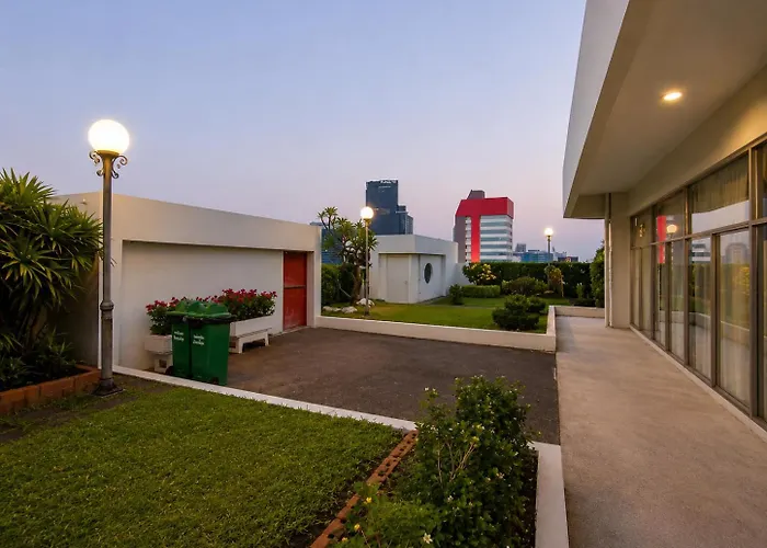 1br 50sqm Walk To Bts & Night Market Apartment *